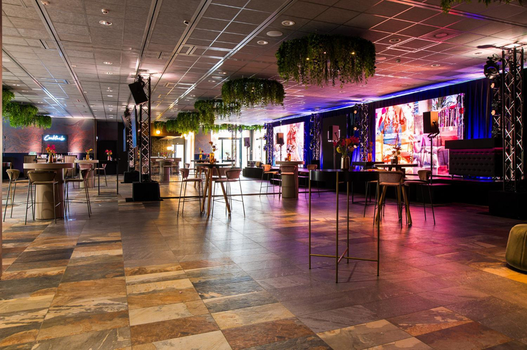 Food & Drinks 5, Haven Hotel Rotterdam, Curio Collection by Hilton, Rotterdam