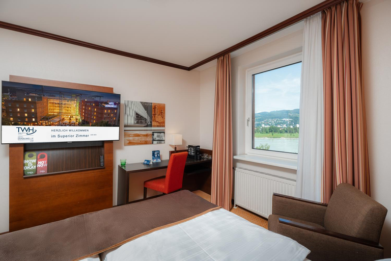 Bedroom 2, Steigenberger Hotel Linz, Linz