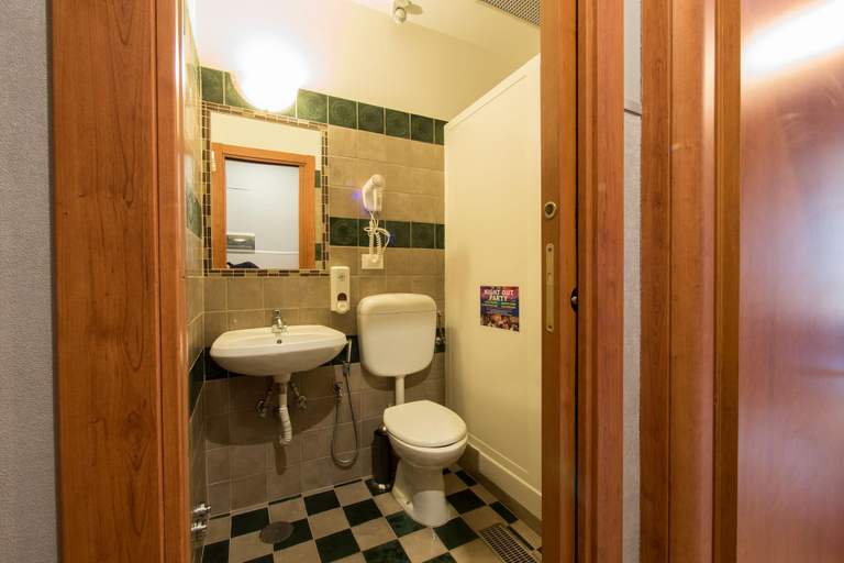 Bathroom 4, Alessandro Palace & Bar, Rome