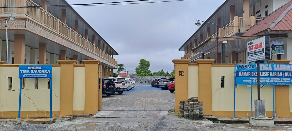Exterior & Views