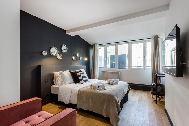 Shared lounge/TV area 4, My Paris Apartments - Champs Elysees, Paris