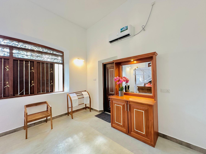 Bedroom 2, The Colonial Villa, Habaraduwa