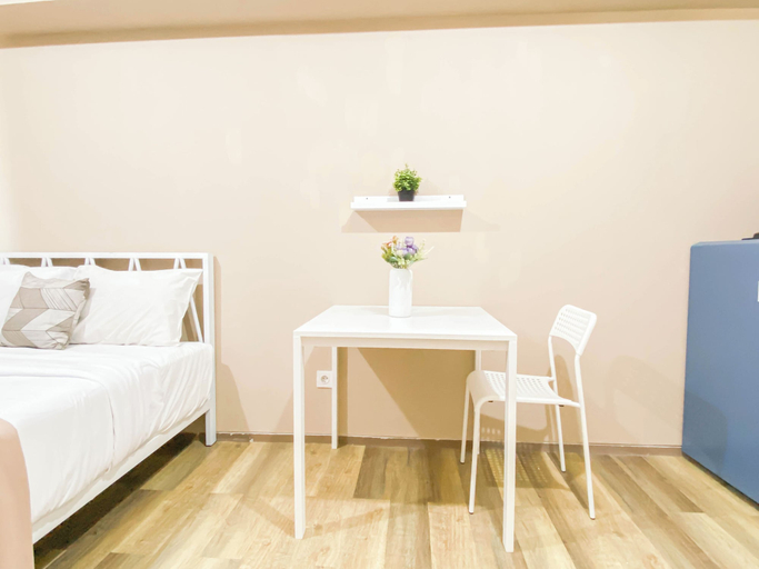 Room 2, Soft Minimalist Studio Room At Meikarta Apartment, Cikarang