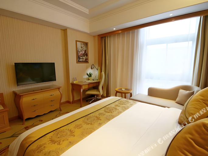 Bedroom 2, Vienna International Shanghai Baoshan Cruise, Shanghai