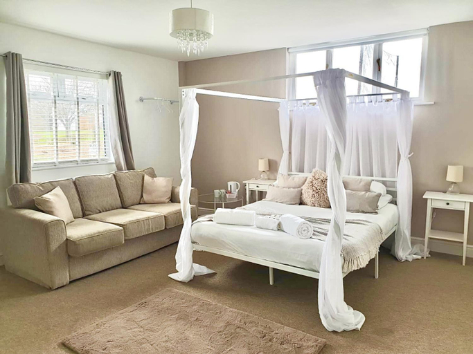 Bedroom 2, Mendip Spring Golf and Country Club, North Somerset