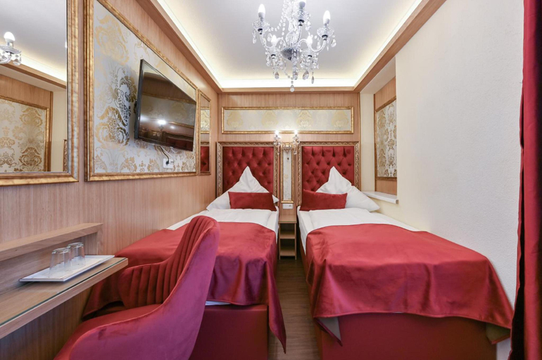 Bedroom 2, Hotel Ludwigs, Ostallgäu