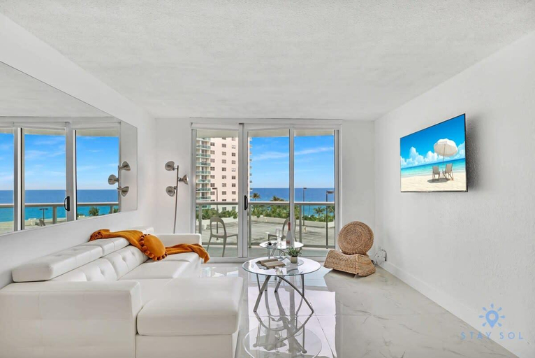 Others 3, Modern Apartment-Balcony-Beachfront Condo+ Gym, Broward