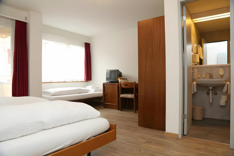 Bedroom 3, Crystal, Interlaken