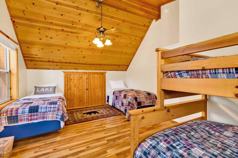 Room 5, Cub's Cabin #2561, San Bernardino