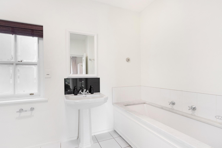 Bathroom 4, Winelands Golf Lodges 5, Cape Winelands