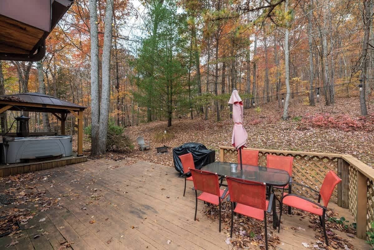 Outdoor dining 2, Outdoors Sleeps7 Family Getaway Fun Arcade, Hocking