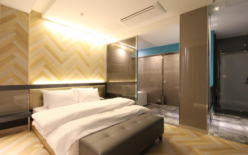 Bedroom 2, Daegu Suseongmot Picnic, Buk