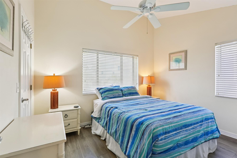 Room 4, Sea Haven 512, Saint Johns