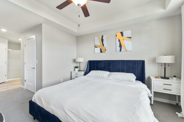 Others 5, Designer Apt with Jacuzzi Pool Mountain Views, Washoe