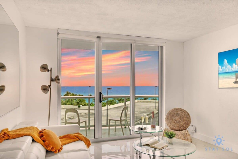 Others 2, Modern Apartment-Balcony-Beachfront Condo+ Gym, Broward