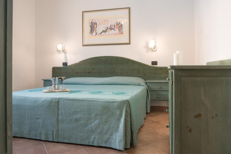 Bedroom 2, Idyllic Residence Cala Viola Studio sleeps 2, Nuoro
