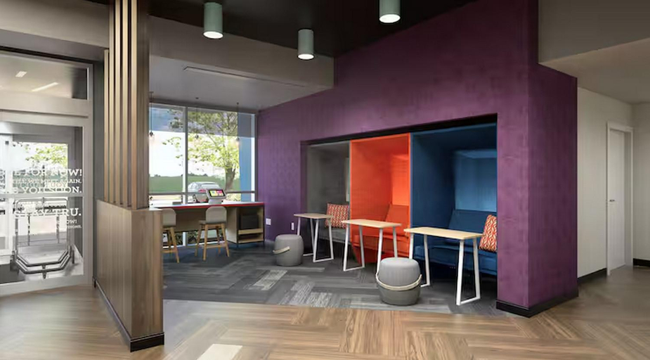 Lobby 2, Tru By Hilton Oshawa, Durham