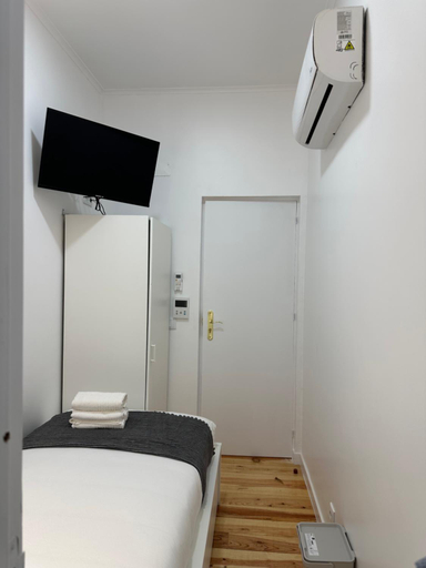 Others 5, Apartamento Pensamento 12B, Lisbon