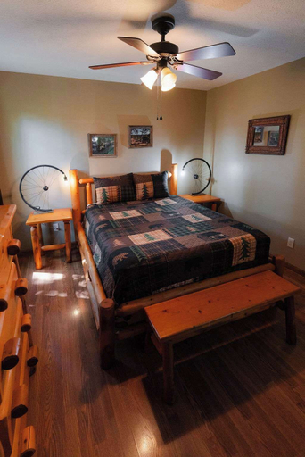 Room 5, Cheerful Two Bdrm Cabin With Hot Tub & Pet Friendly, Hocking