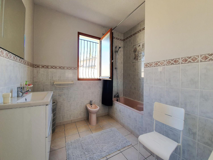 Bathroom 4, Charming Villa in Saint-Genies, Hérault