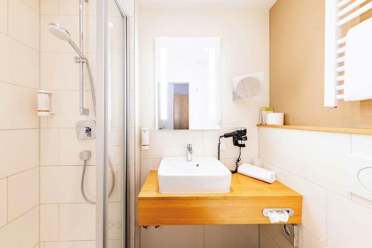 Bathroom 4, Maingau Hotel, Frankfurt am Main