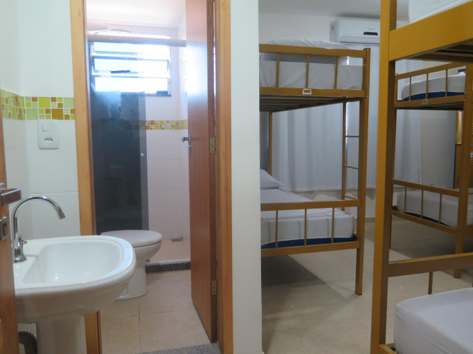 Bathroom 3, Walk on the Favela Hostel, Rio de Janeiro