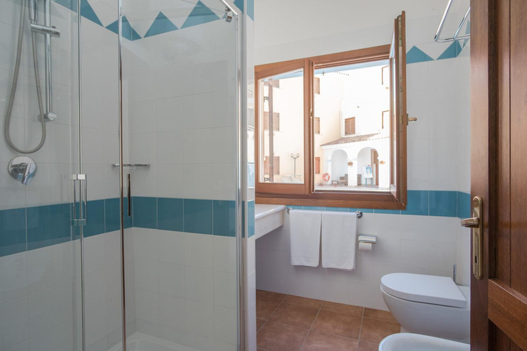 Bathroom 3, Idyllic Residence Cala Viola Studio sleeps 2, Nuoro