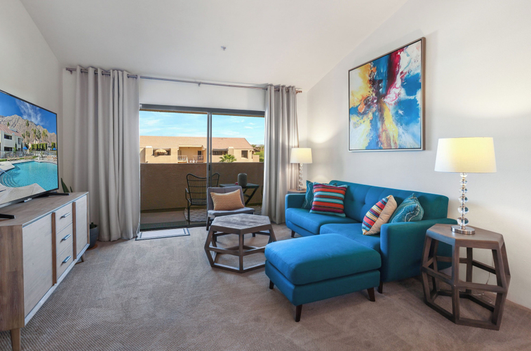 Living area 5, Gated Urban Palm Escape, Riverside