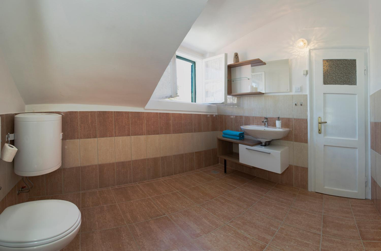 Bathroom 3, Dalmatian House, Split