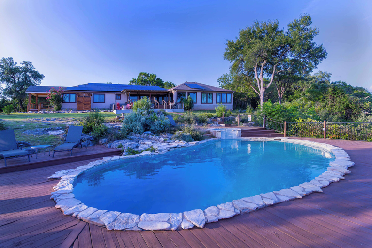 Primary image, Valley View Retreat for 10, Hays