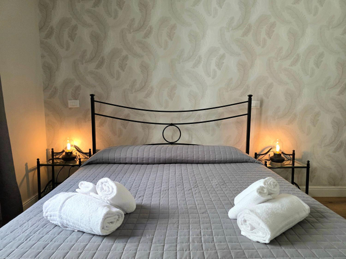 2, Nicole Suite, Rome