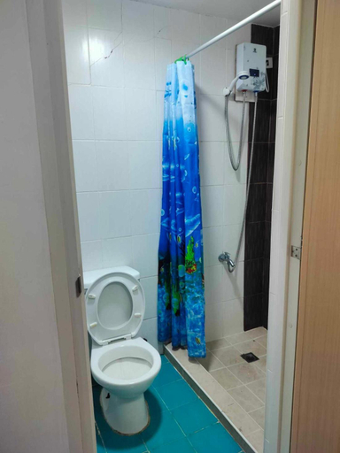 Bathroom 5, Modern Condo in Quezon City with Private Pool and City Views, Quezon City