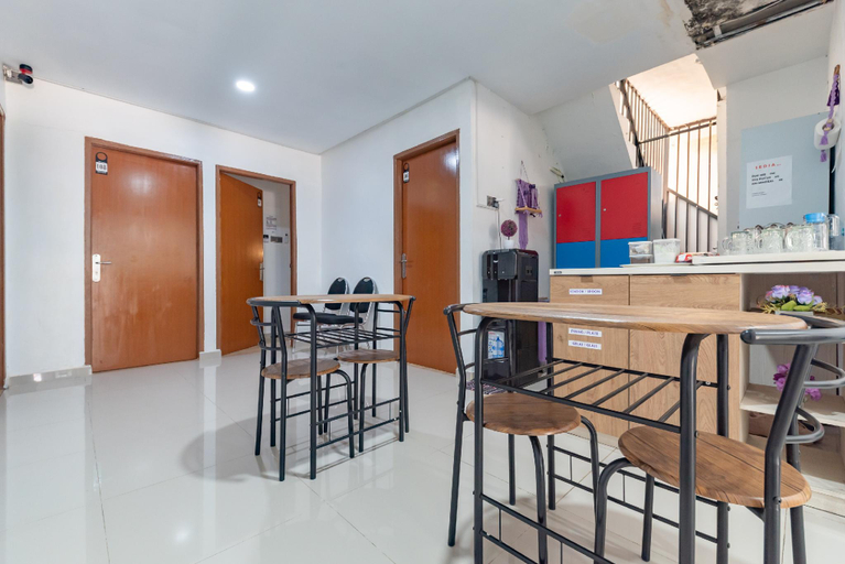 Public Area 3, RedDoorz Syariah near KBC Batam Centre, Batam
