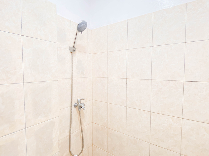 Bathroom 5, Basic Studio near Station at Margonda Residence 2 Apartment By Travelio, Depok