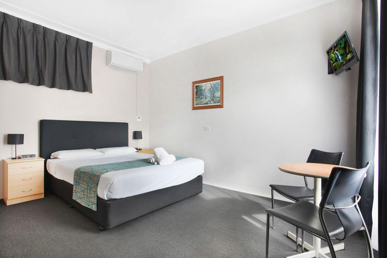 Bedroom 4, Gateshead Tavern & Motel, Lake Macquarie - East