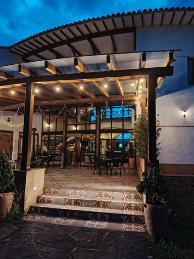 Exterior & Views