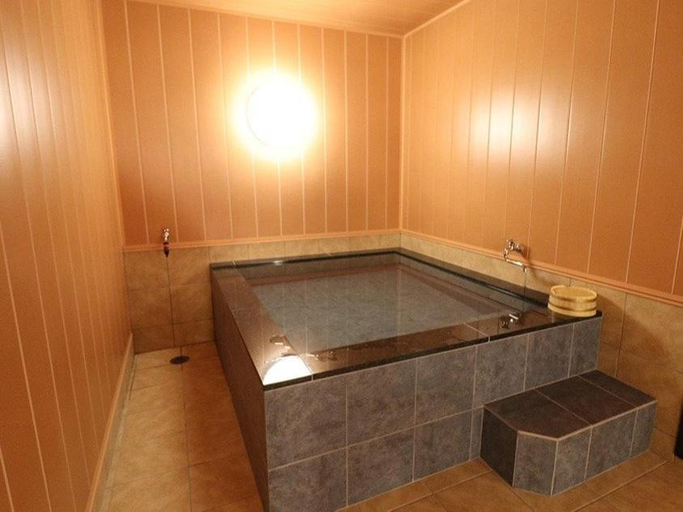 Bathroom 4, Uminohotel Hajime (ex Umikaoruyado Hotel Newmatsumi), Beppu