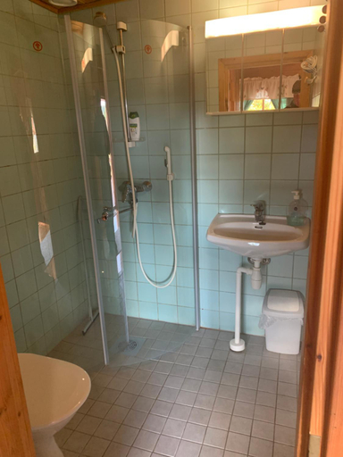 Bathroom 2, Lomahyppays, Finland Proper