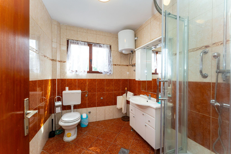3, Drazen Charming Three Bedroom Apartment, Novalja
