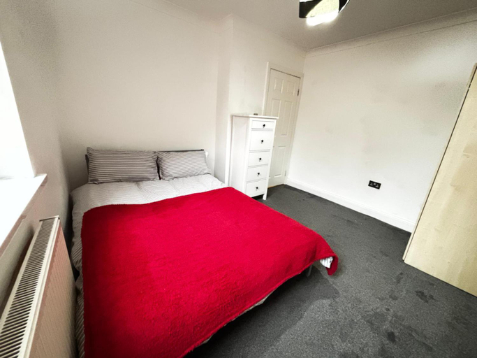 Others 3, Cosy City Hideout - shared bathroom, London
