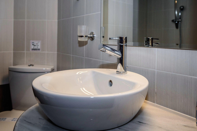 Bathroom 4, Agamemnon Hotel, Peloponnese