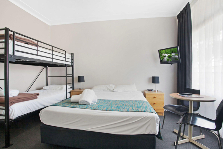 Bedroom 3, Gateshead Tavern & Motel, Lake Macquarie - East