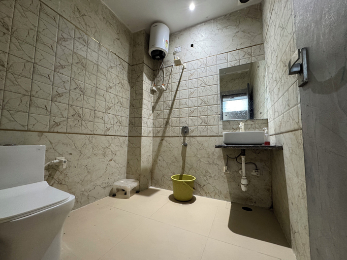 Bathroom 2, Hotel Vrinda orchid Inn, Mathura