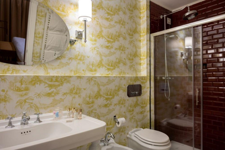 Bathroom 4, Degli Orafi, Florence