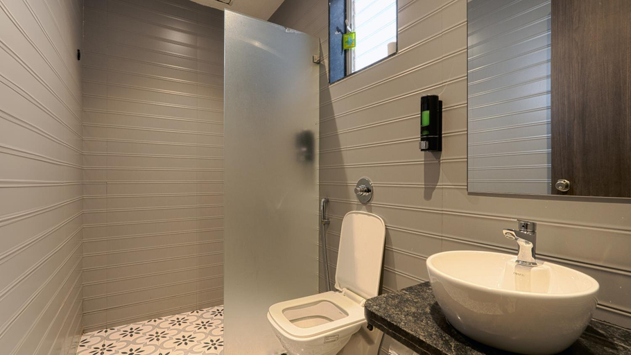 Bathroom 4, Magnus Vosiv Suites, Pune