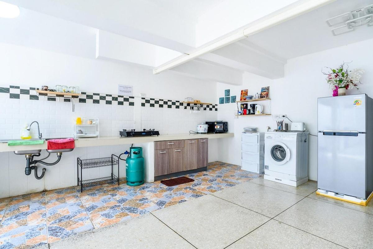 Kitchen, Cozy 6BR Pool Villa Close to Beach (CP6), Pattaya
