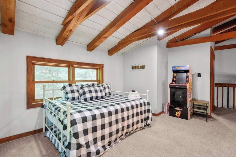 Room 5, Outdoors Sleeps7 Family Getaway Fun Arcade, Hocking