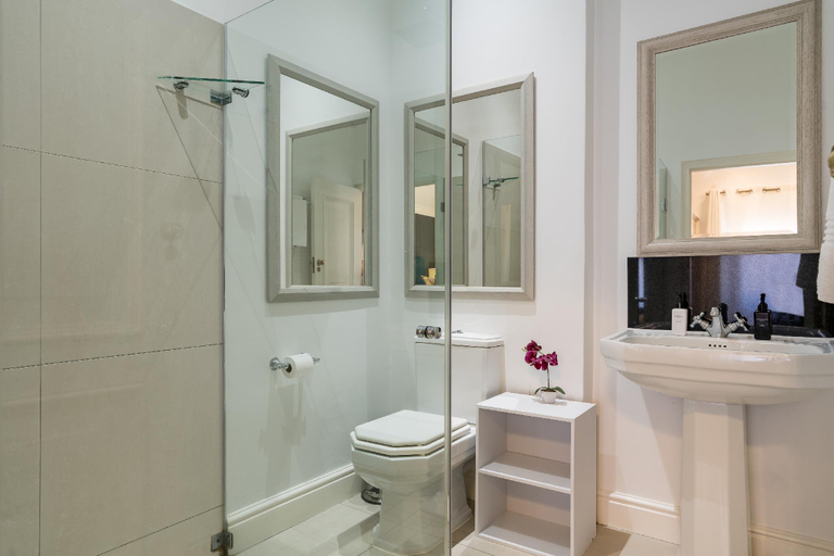 Bathroom 4, Winelands Golf Lodges 27, Cape Winelands