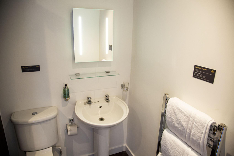 Bathroom 4, Crown Court Town House Hotel, Highland