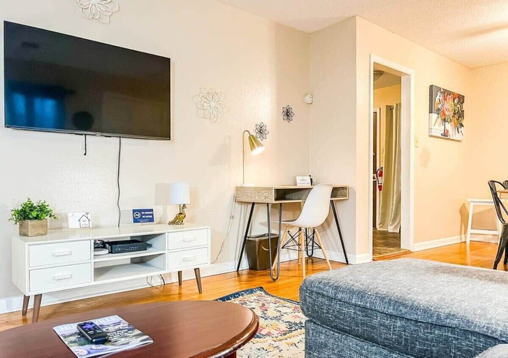Living area, Boswell Bungalow 2, Madison